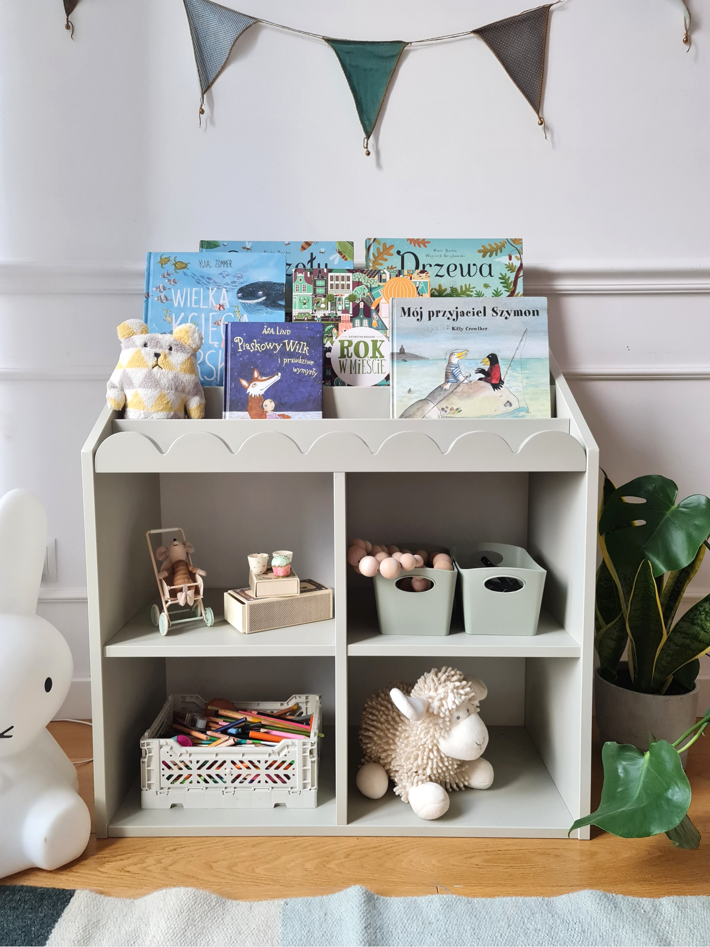 Montessori Book Nook Salbei – Kinderregal für Bücher und Spielzeug