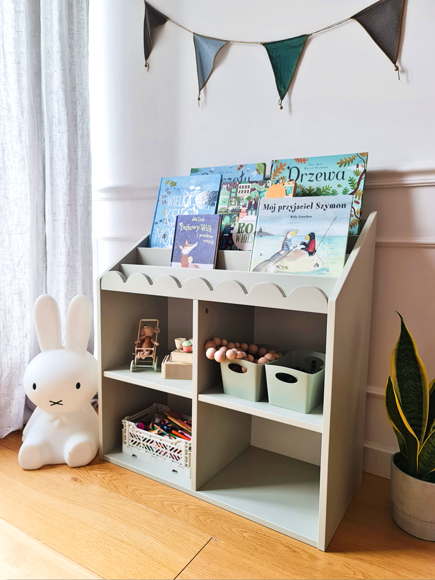 Montessori Book Nook Salbei – Kinderregal für Bücher und Spielzeug