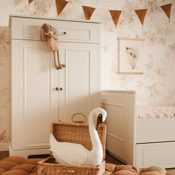 Ines elegant white wysoka komoda 2-drzwiowa