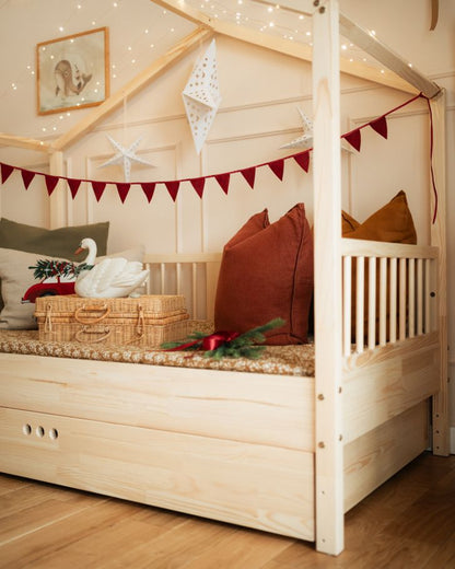 Dream Nest pine łóżko domek 80x160 z barierkami