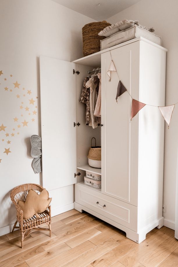 Ines eleganter weißer 2-türiger hoher Kleiderschrank