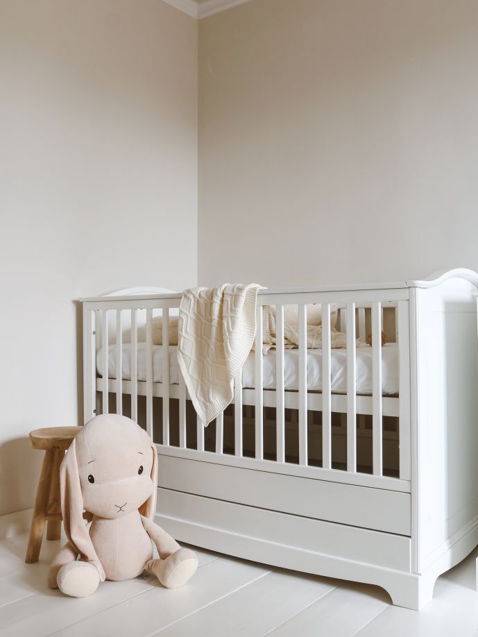 Royal  timeless white łóżeczko 70x140 z szufladą