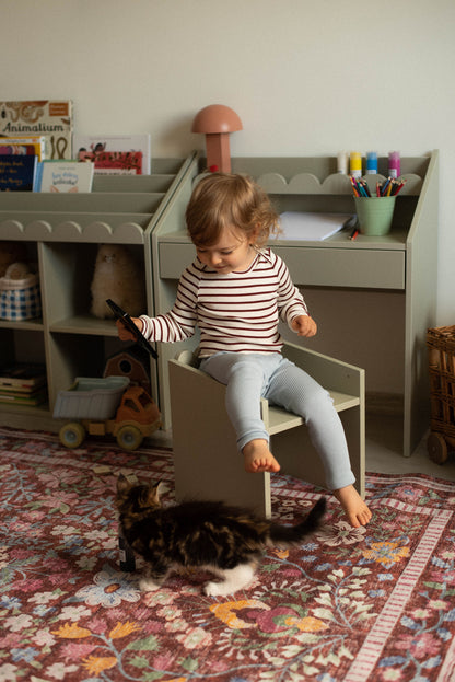 Krzesełko Montessori Book Nook sage– funkcjonalne siedzisko dla dziecka