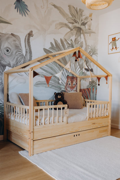 Zestaw Dream Nest pine łóżko domek 80x160 z barierkami i szufladą