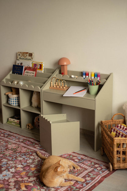 Biurko Montessori Book Nook sage – kompaktowe biurko dla dzieci