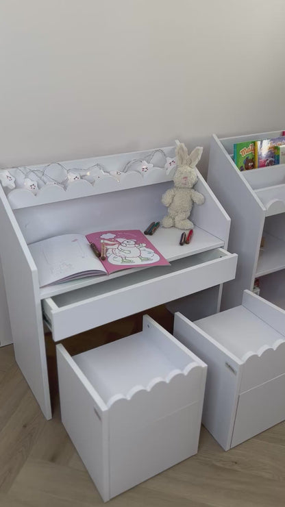 Krzesełko Montessori Book Nook snow– funkcjonalne siedzisko dla dziecka