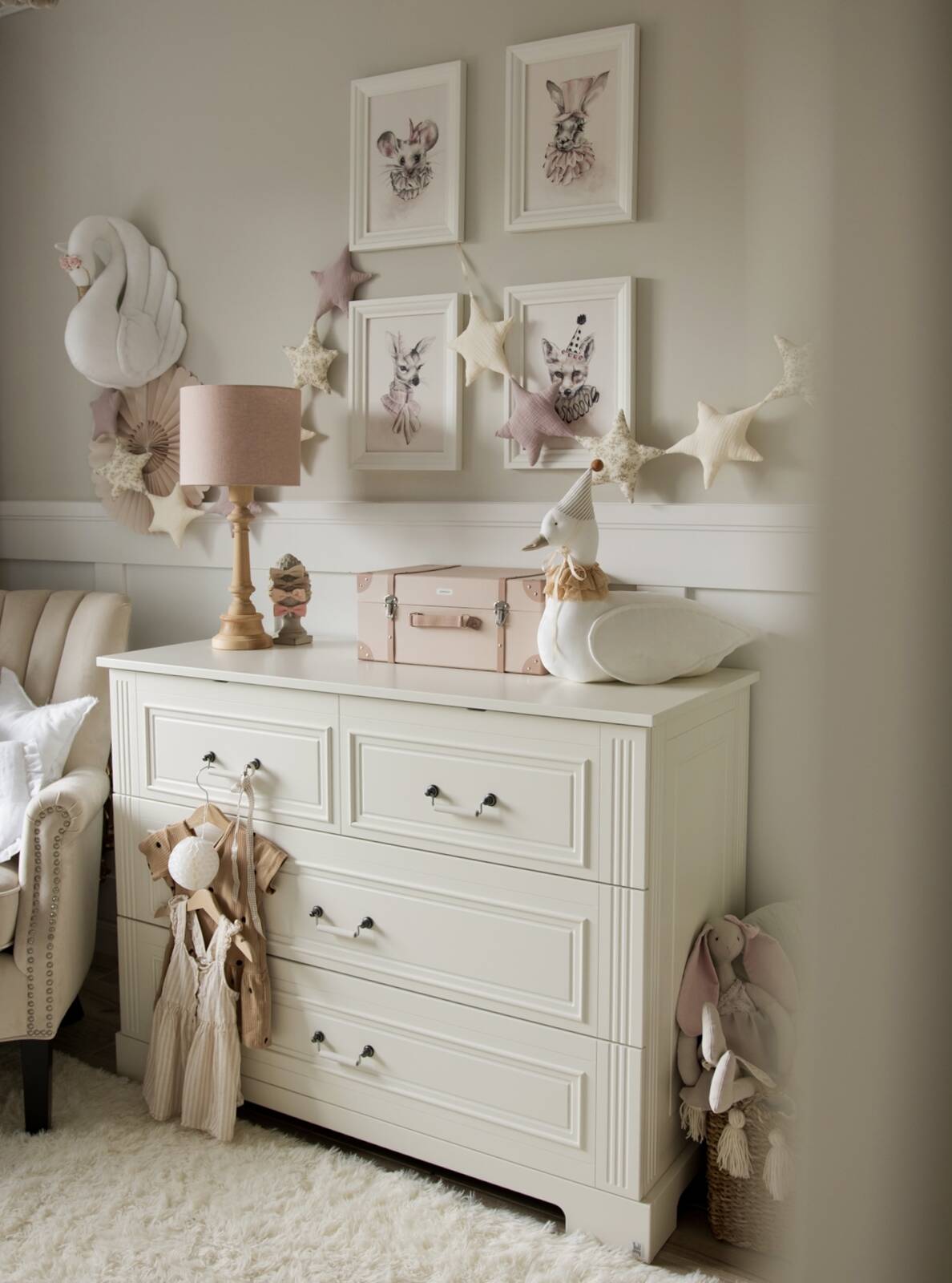 Elegant white deals dresser