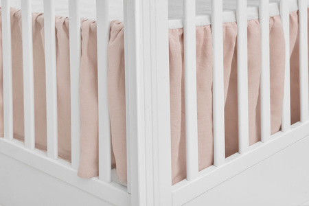 Dusty pink 3-sided masking flounce for the cot