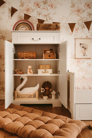 Ines elegant white 2-door chest