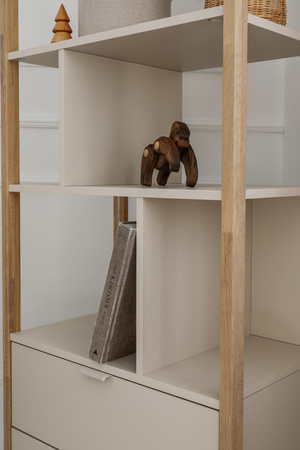 Versa Tall Regal – modernes hohes Regal für Kinder- und Jugendzimmer