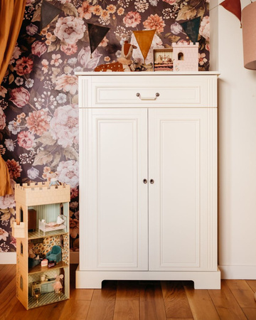 Ines elegant white 2-door chest