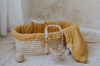 Set: Meeko Moses Korb mit Matratze + Ständer + Honey Textilien  Baumwolldecke mit Reisbindung