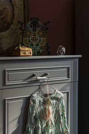 Ines neutral gray 2-door chest