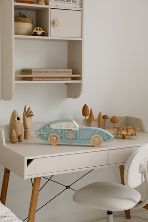 Lotta latte Schreibtisch