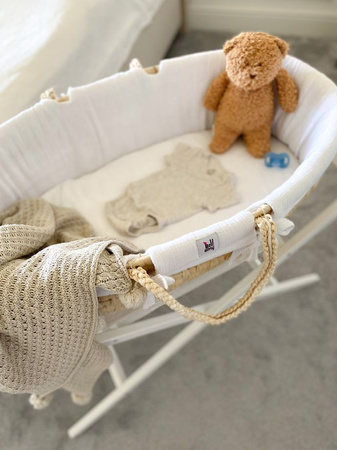 Textiles to the Moses basket Snow