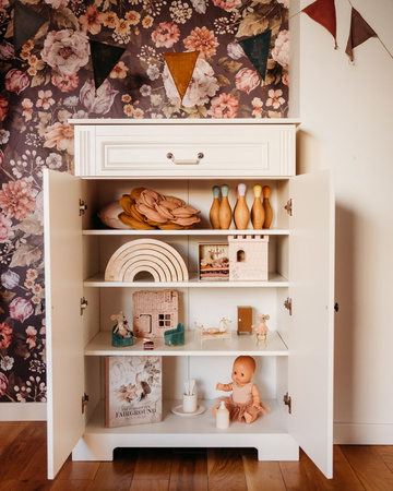 Ines elegant white 2-door chest